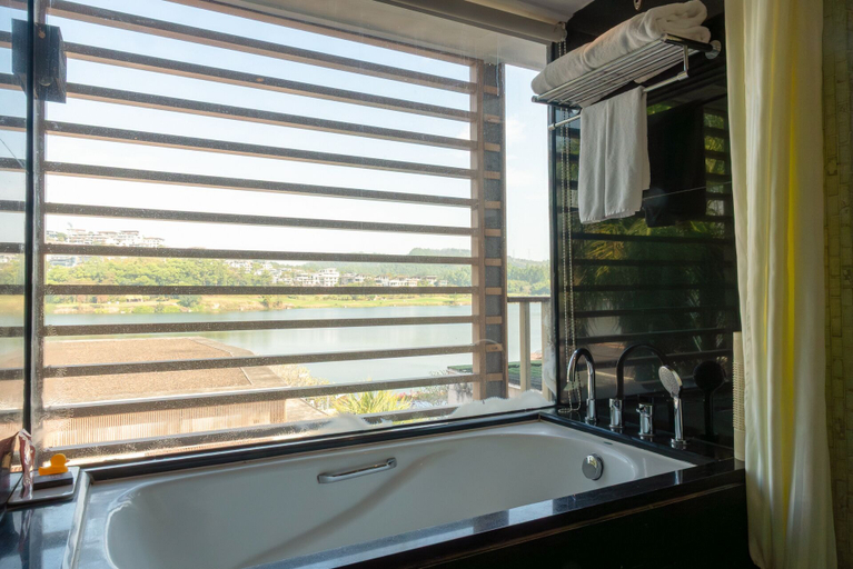 Bathroom 3, Baiyun Lakeside Hotel, Guangzhou