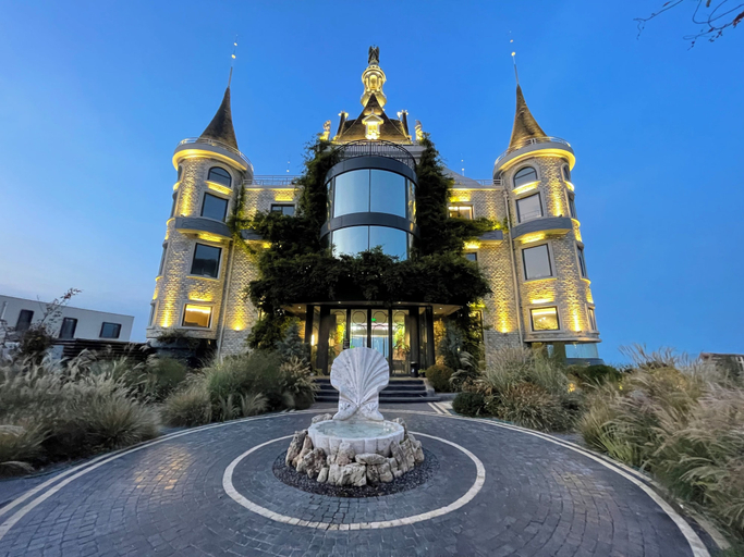 Exterior 2, Bay Four Seasons Castle Hotel, Weihai