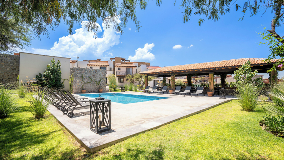 Pool 2, Modern 3BR Pool & Gym in Nueva Escondida, Allende