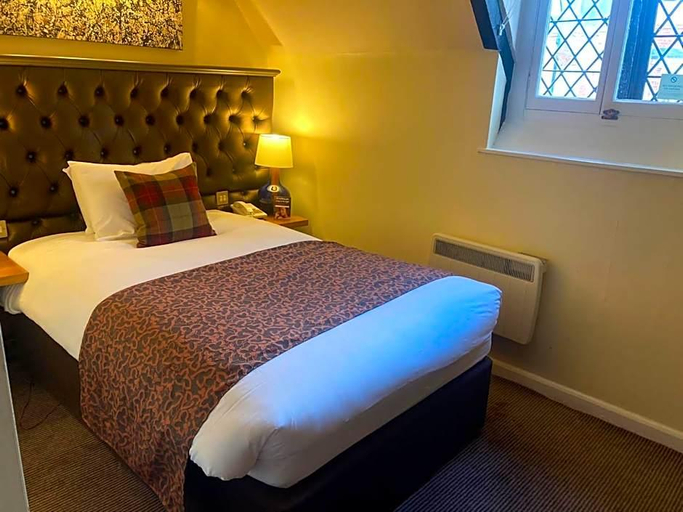 Bedroom 3, Saracen's Head Hotel, Northamptonshire