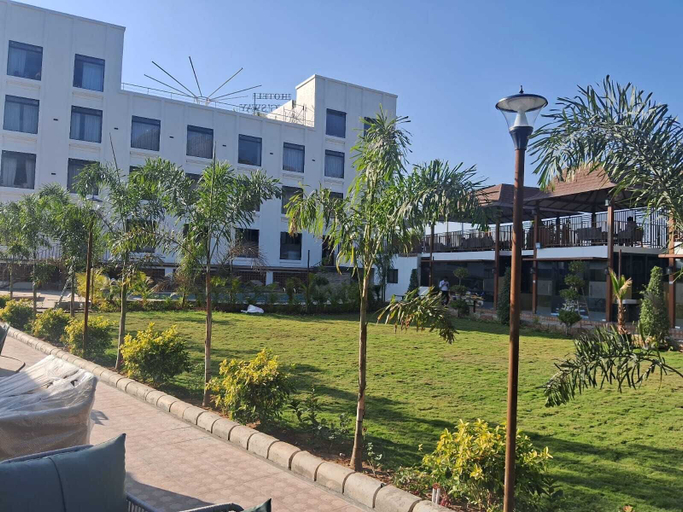 Property grounds, KING'SWAY HOTEL AND RESORT, Dungarpur