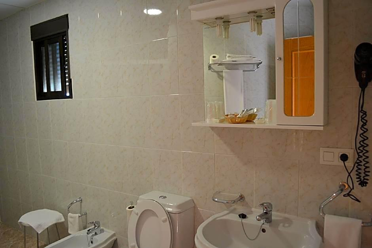 Bathroom 4, Gran Hotel Toledo, Castellón