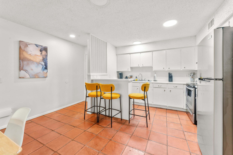 Room 3, Prime Soco Airy 1BR King Suite w Pool Parking, Travis