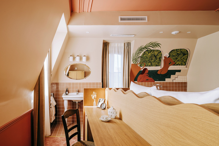 Bedroom 5, Le Charmant, Seine-Saint-Denis