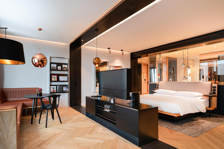 Bedroom 4, ANDAZ MUNICH SCHWABINGER TOR, BY HYATT, München