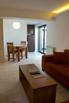 Others 3, Polar Star Hotel