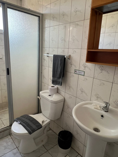 Bathroom 5, Hotel Queen Royal Imperial, Valparaíso