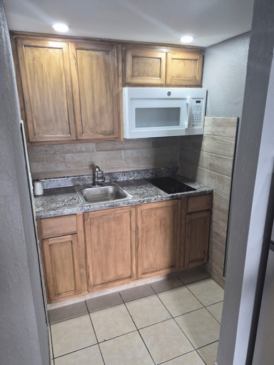 Private kitchen 5, Budget Inn, Osceola