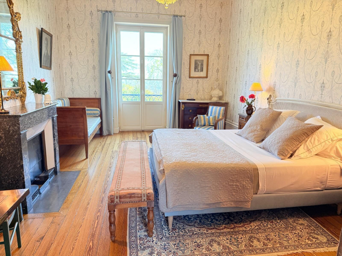 Bedroom 2, Domaine de Montclair, Rhône