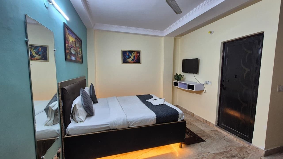 Room 3, Hotel South Embassy Near Satya Niketan, Delhi