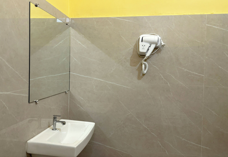 Bathroom 2, Hotel The Viraj Palace, Faizabad