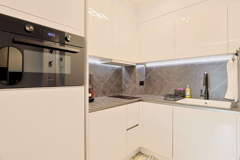 Room 2, 324 Le Fleuri in Cannes, Alpes-Maritimes