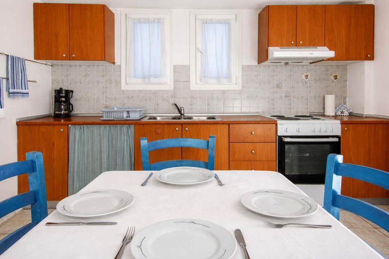 Room 5, Beach Vibe - Seaside Stay w Balcony Near Volos, Thessaly