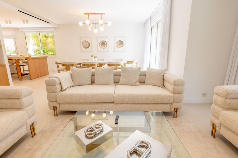 Room 4, 002 Villa Camille in Cannes, Alpes-Maritimes