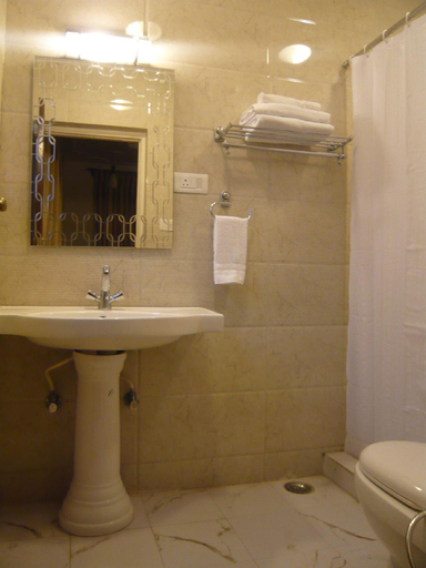 Bathroom 5, Mountain Breeze Inn, Srinagar