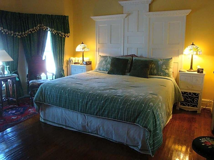 Bedroom 2, A Moment In Time, Niagara