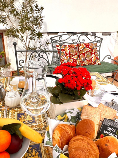 Food & Drinks, Casa Maddy Anacapri Yellow Room, Napoli