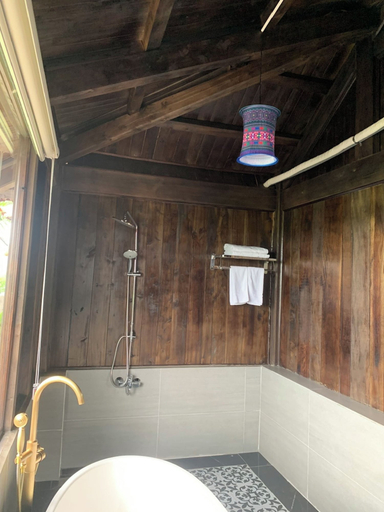 Bathroom 3, Núi Vàng Tràng An, Hoa Lư