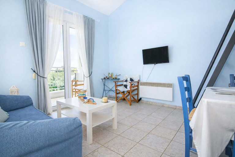 Room 4, Beach Vibe - Seaside Stay w Balcony Near Volos, Thessaly