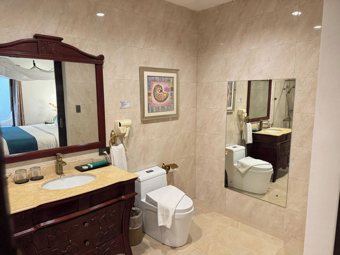Bathroom 5, Boracay Summer Palace, Malay