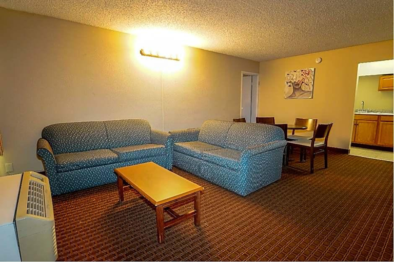 Bedroom 3, Red Carpet Inn & Suites, Lenoir