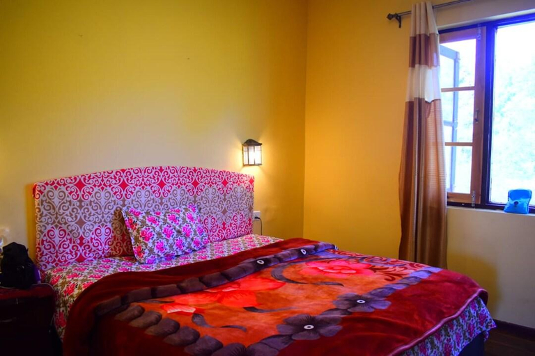 Bedroom 2, Grand Mumtaz Tangmarg, Baramulla