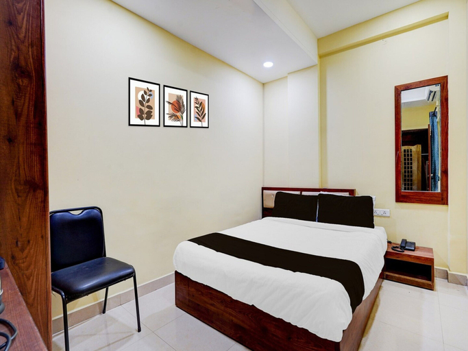 Room 5, Deluxe Super Collection O Vadapalani, Chennai