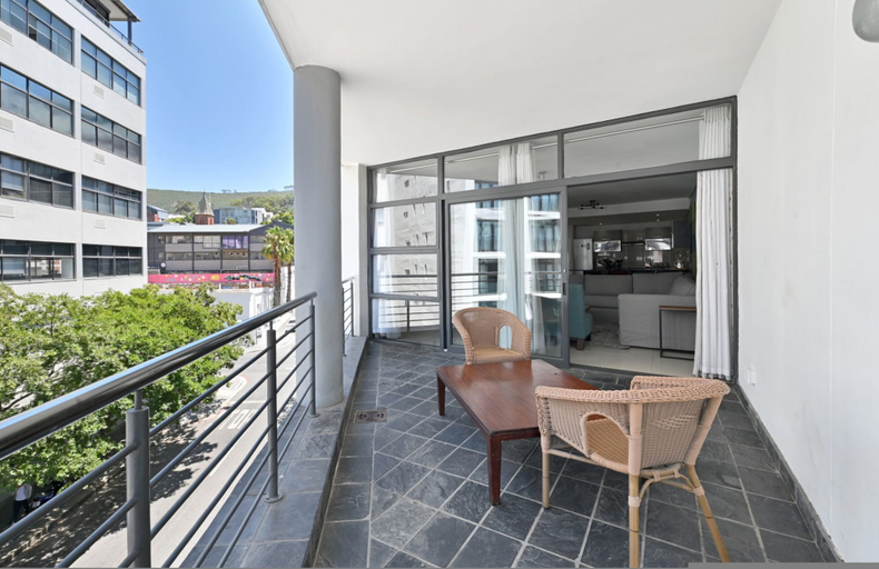 Room 2, 5th Floor - 3 Bed City Center Central and Spacious, City of Cape Town
