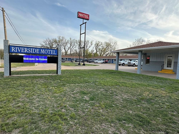 Exterior & Views, RIVERSIDE MOTEL, Thayer