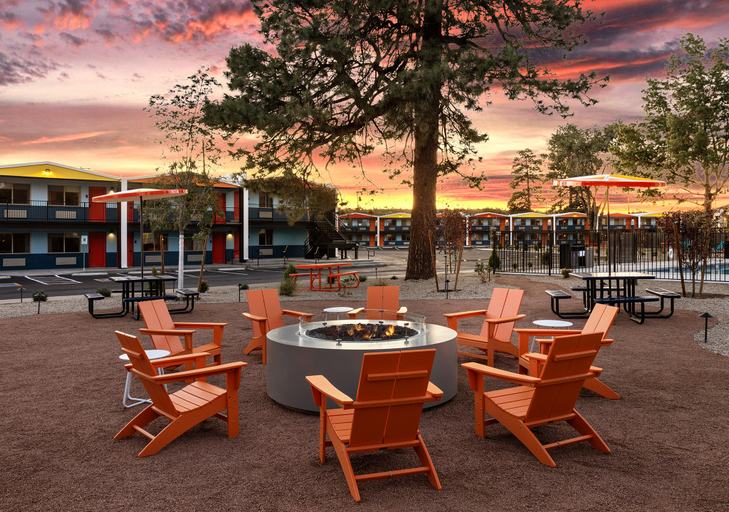 Food & Drinks 5, Americana Motor Hotel in Flagstaff near NAU/Downtown, Coconino