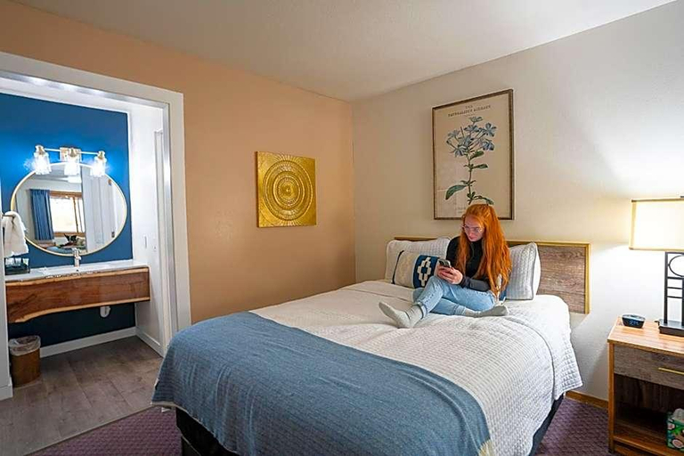 Bedroom 5, Hagerman Valley Inn, Gooding