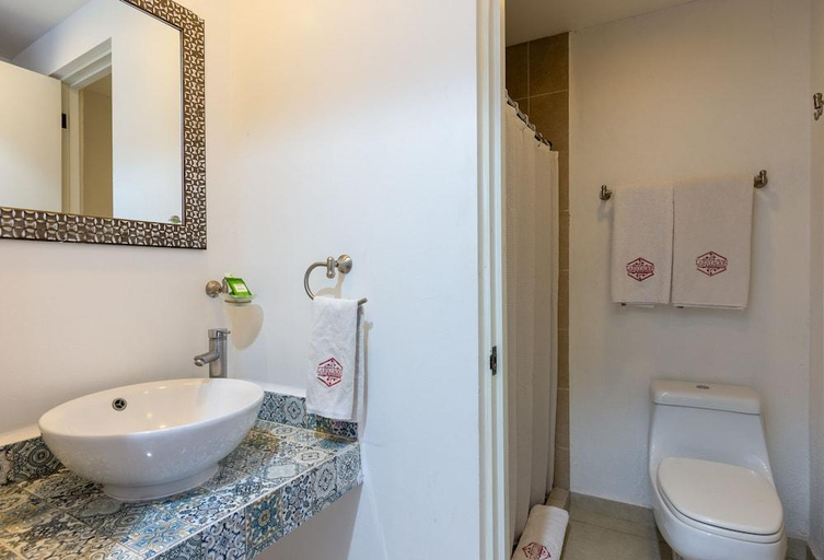 Bathroom 3, Hotel La Estacion, Allende