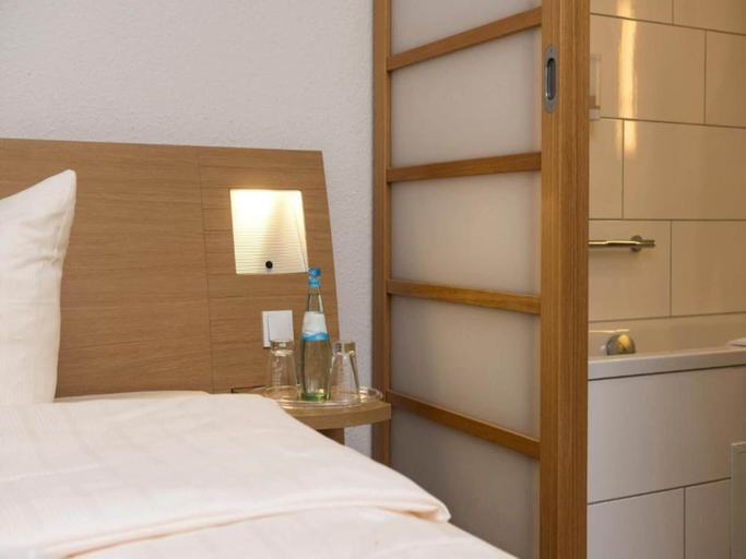 Bedroom 4, Mercure Hotel Saarbruecken Sued, Regionalverband Saarbrücken