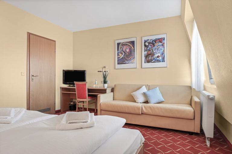 Room 2, XZLLENZ light Hotel, Fürth