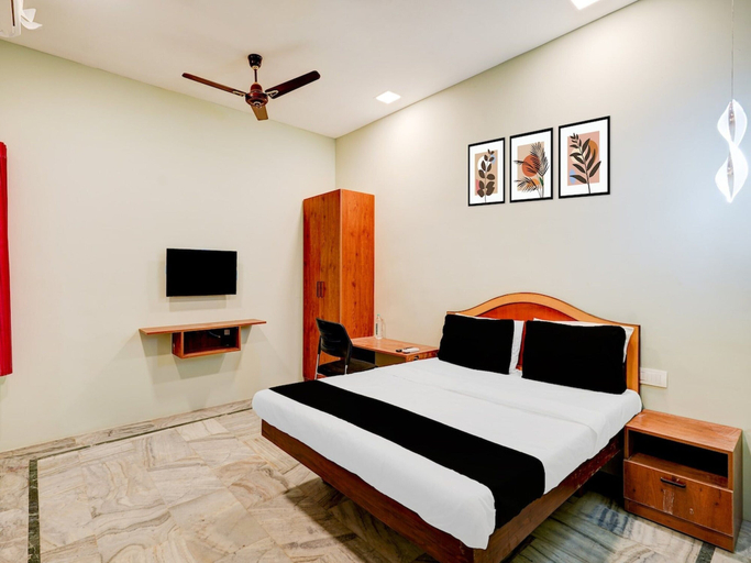 Room 3, Deluxe Super Collection O Vadapalani, Chennai