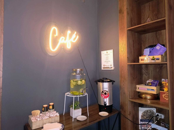 Food & Drinks