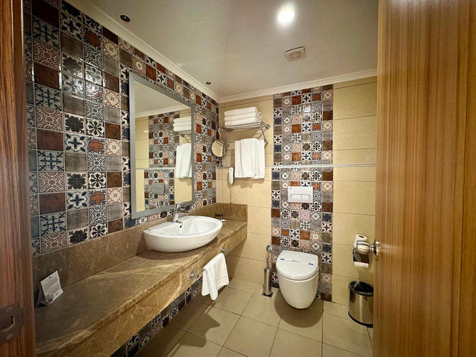 Bathroom 5, Blue Wave Suite Hotel, Alanya