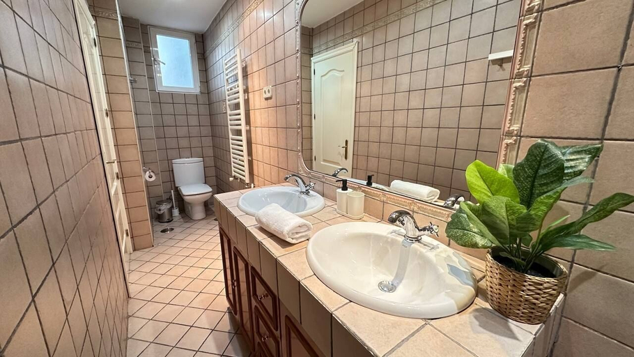 Bathroom 5, Habitaciones Libertad, Madrid