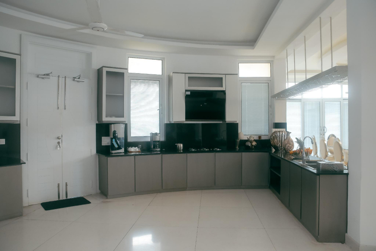 Public Area 3, Avenra Dynasty, Negombo