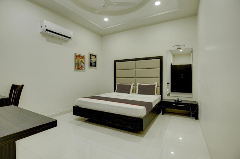 Room 4, Collection O Ovel Hotel Grand, Jalandhar