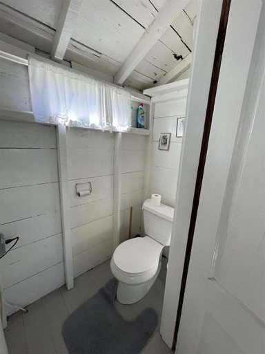 Bathroom, Trainor Camp Limit 4 2 Bedroom Cabin, Cumberland
