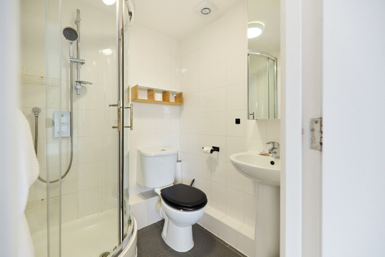 Bathroom 3, Light by Regent's Canal, London