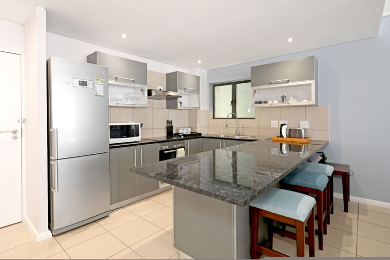 Room 3, 5th Floor - 3 Bed City Center Central and Spacious, City of Cape Town