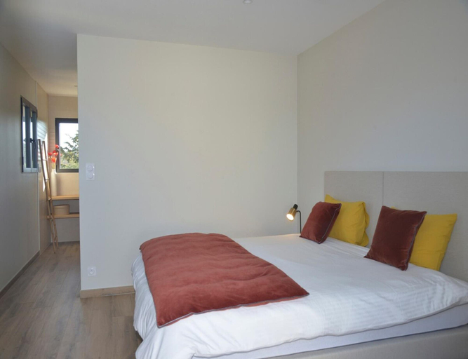 Room 5, Gorgeous Mansion for 6 in Barjac, Gard