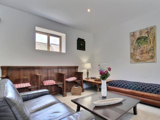 Living room 2, Elegant Neulliac Holiday Home for 15, Morbihan