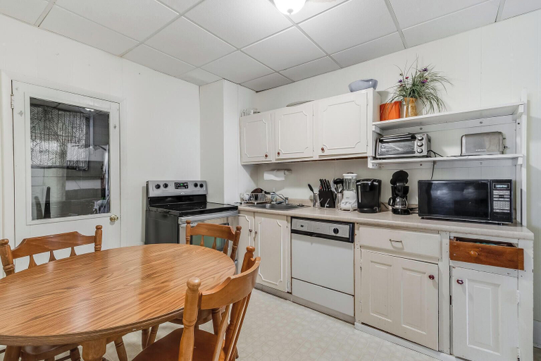 Private kitchen 1, Olive Avenue 3 APT #1, Sussex
