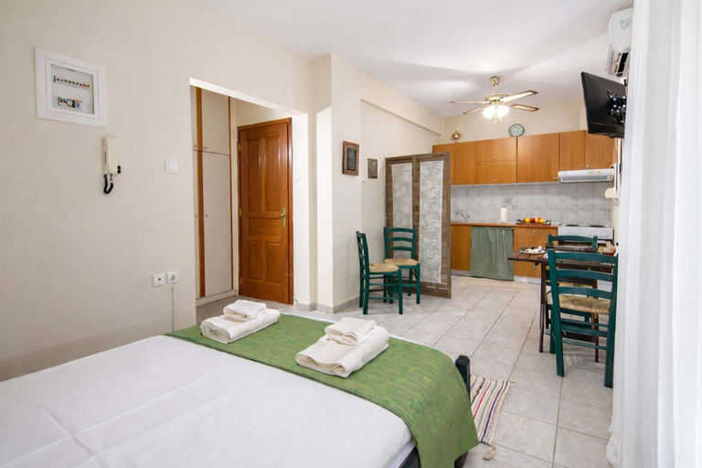 Room 5, Village Vibe - Seaside Stay w Balcony Near Volos, Thessaly