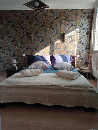 Bedroom 2, La Maison, Côte-d'Or