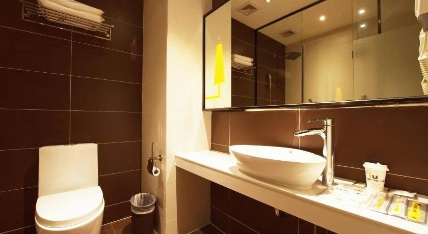 Bathroom 4, IU Hotel Chongqing Hechuan Ruishan Road Taermen Square, Chongqing
