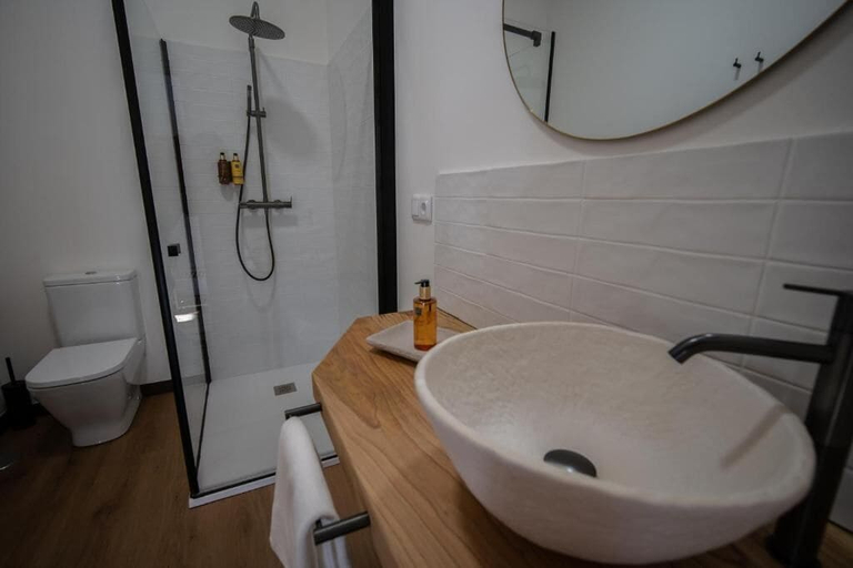 Bathroom 5, Hotel Balarés, A Coruña